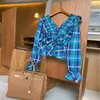 Herrbadkläder Yedinas koreanska rutiga kvinnor skjorta vneck elegant blusa feminina höst vintage blus chic kvinnor toppar och blusar damer 230420