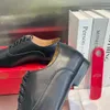 Wysokiej jakości designerski biznes męskie buty skórzane klasyczne buty retro luksusowe wybiegi czerwono -podekscytowane buty skórzane obok siebie mokasyny biuro