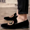 Klänningskor män s mode mocka läder broderi loafers mens casual tryckta moccasins oxfords man party kör lägenheter eu storlek 38 45 231120