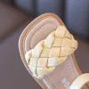 Sandalen peuter schoenen meisje zomer gevlochten vakantie vierkant teen schattige kinderen sandalen beige geel 21-36 pu lederen mode kinderen schuifregelaars 230419