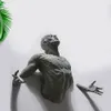 Objets décoratifs Figurines Imitation Cuivre Décoration murale Personnage abstrait Résine Escalade Homme Statue Sculpture Fond Art 3D à travers 230419