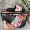 Designer Männer Frauen Sandalen mit richtigen Blumenkasten Staubbeutel Schuhe Schlangendruck Slide Sommer breite flache Sandale Schwarz-Weiß-Slipper