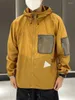 Trench da uomo Montagna Sport funzionali all'aria aperta Cappotto riflettente impermeabile e protezione solare Giacca da uomo Streetwear giapponese Stile Safari