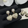 Pearl Heart Dangle Earrings Designer for Woman French Luxury Brand C Letter Comellia Drop Earrings 고품질 웨딩 선물