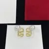 Halsband Fashion Luxury Designer Pearls Halsband och öron Studs Golden Letter Plate Pendant Halsband Pearl Earring Ladies Gift Jewelry Set