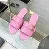 Slippers الموضة 2023 التصميم الفاخر القناة الصيفية الرجال والنساء أحذية مسطحة السميكة حذرة حذرة خطاب الشعار الشعار الرسوم المتحركة عارضات الرسوم المتحركة 07-011