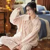 Flanelowa pajęcza dla kobiet Pajama dla kobiet zimowe ciepło w pojedynczym piersi piżamie długie rękawowe spodnie Lapel Sweet and Eleganckie grube 231120
