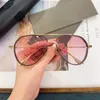 Solglasögon lyxig vintage mode DTX173 Platstil Retro Peach Heart Design Titanium Tac Lens Women Man 3a High Quality