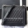 Tygväskor Klassiska designers handväska handväska meddelande axel cluth toppkvalitet väska äkta läder lyxig crossbody caviar gåva guldkedja storlek 25 cm svart