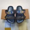 Designer Tofflor slides skor sandaler Sommar Flats Sexiga äkta läder plattform Skor Dam Beach Enkelt Snygga Slides 2 remmar med justerade guldspännen