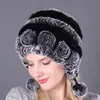 Шапочки шапочки/кепки черепа Зимние женщины цветы полосатые натуральные меховые шляпы Леди теплый вязаный