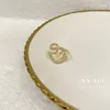 Stud coreano nuovo design gioielli di moda singolo rilegato zircone lettera C croce auricolare clip eleganti accessori da lavoro quotidiano per donna 231120