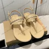 Kvinnor Flat Thong Sandaler med kedjeflip flops damer tofflor utomhus strandskor damer glida designer adjuaterbara ankel spänne casual sko flickor 22ss sommar mule