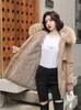 Parka da donna Piumino Capispalla invernale venduto a basso prezzo da donna in beige con aggiunta di lana, pelliccia spessa, giacca con cappuccio, cintura alla moda, cotone ultrasottile 231120