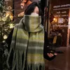 Koreansk randig halsduk för flickor på vintern, högklassig, borstad, färgglad, varm och varm halsduk för studenter och älskare 231015