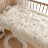 Decken Kinder Quilt Natürliche Baumwolle Musselin Weiche Baby Krippe Tröster Bär Tiger Stickerei Kindergarten Kleinkind Nickerchen