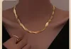 Högkvalitativ känsla k Gold Cross Titanium Steel Necklace For Women Set Ins Trend Net Red Cold Wind CollarBone Choker