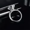 Bröllopsringar klassiska 6 prongs 5 ​​karat runda ringar 925 sterling silver pläterad 14k guld hög klarhet d färg diamant kvinna smycken 231118