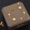 Designer Armband Four Leaf Clover Charm Armband Elegant Fashion Gold Agate Shell Chain Mother Women Girls Par Holiday Födelsedagspresent