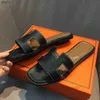 2023 Chinelos de Designer Sandálias Clássicas Couro Genuíno Moda Sapatos Femininos Chinelos de Praia Salto Baixo Chinelos com Saco de Pó Tamanho 34-43