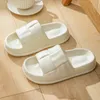 Slippers Slippers 2F226 Coup de salle de bain meuble Femme Summer Homeown Immoraire non glissée Sandales de salle de bain intérieure à fond épais 230419 Ville