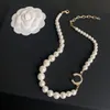 Frauen Modedesigner Halsketten Perlenkette Choker 18 Karat vergoldetes Messing Kupfer C-Buchstabe Anhänger Kristall Aussage nie verblassen Hochzeitsschmuck B003