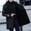 Cappotto da uomo in pelle finta Jaqueta De Couro Masculina di media lunghezza Slim coreano invernale foderato in pile pelliccia ispessita da uomo 231120