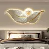 Figurine decorative Piuma Decorazione camera da letto Pittura Lampada a LED Camera Murale Soggiorno Divano Sfondo Muro