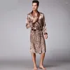 Slaapkleding voor heren V-NECK MANEN ZOMER PAJAMAS SET MANNELIJKE FAUX BATHROBES Nachtbedrijf Patroon Paisley voor Silk Satijn Senior gewaden Kimono