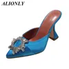 Отсуть обувь Alionly Purss шелк -атлас заостренные пальцы с вареньем хрустальные каблуки для женщин 2023 Летний свадебный проскальзывание на каблуках на каблуках