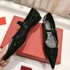 2023 Zapatos de vestir Sandalias de tacón alto Bombas de boda para mujer Zapatos Mujer Diseñador de verano Punta estrecha Pajarita negra Fiesta de lona de moda con caja -K390