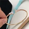 Bracciale rigido doppia t placcatura femminile in oro rosa 18 carati Fritillaria a forma di diamante pieno aperto trasmissione dal vivo Xgmd