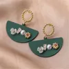 Studörhängen kreativ design grön kammad pärlskal temperament kvinnors retro enkla kvinnliga smycken gåvor