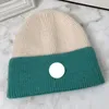 Kadın Kış Şapkası Tasarımcısı Beanie Kadın Nakış Rozeti Sıcak Örme Şapka Moda Flep Kulak Koruma Şapkası Kafa Kafa Şapkası Yün Şapka Çok yönlü rahat soğuk şapka