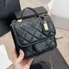 Designer Femmes 22k Mini Box Box Sac à épaule France Marque de luxe Vintage Vow Hide Patent Le cuir à volet carré Sac à main