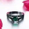 Cluster-Ringe Der schwarze Ring mit rundem grünen Edelstein ist edel und geheimnisvoll und zeigt die weibliche, individuelle Glamour-Weinparty-Generation