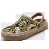 Sandales Hommes Sandales Trou Chaussures Crok Sabots En Caoutchouc Fille EVA Couple Modèles Chaussures De Jardin Impression Couleur Coussin D'air Sandales De Plage 230419