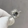 Pierścienie klastrowe oryginalne 925 srebrne srebrne oryginalne test diamentów miną 1-2 genialne cięcie d Color Emerald Moissanite Pierścień Jewszowy kamień