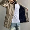 Trench da uomo Cappotto caldo antivento di media lunghezza Cappotto impermeabile casual semplice stile giapponese Giacche da lavoro con risvolto di moda maschile