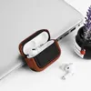 Odporny na wstrząsy PU skórzany obudowa o zbroję Akcesoria słuchawkowe dla Apple Airpods Pro 2 2022 i powietrzne strąki 3 z metalowym haczykiem brelokowym