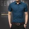 Chemises décontractées pour hommes Été Nouvelle chemise masculine Marque Luxury Men de luxe Coton Couchons courts robe Shirt Turn-Dow