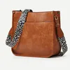 Bolso de hombro versátil con bandolera de moda con estampado de leopardo, diseño de correa para el hombro, bolso de mujer de color sólido de PU