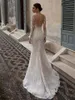 La nouvelle robe de mariée 2023 avec queue en V profonde, dos sexy et slim