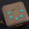 Designer Armband Four Leaf Clover Charm Armband Elegant Fashion Gold Agate Shell Chain Mother Women Girls Par Holiday Födelsedagspresent