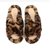 Slyckor Fashion Simple Rabbit Fur Slippers med bekväma damer som inte är slipade damer 231120