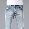 Jeans para hombres Primavera Verano Hombres delgados Slim Fit Europeo Americano Marca de alta gama Pequeños Pantalones rectos dobles O F210-5
