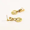 Designer Stud Fashion New V Letter Earrings Female Senior Sense Temperament Glossy Ear Accessories T230420221W