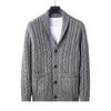 Herrtröjor Vinter lyxkvalitet Wool Sticked Cardigan Lapel Solid Pocket Sweater Coat British Business Fashion Classic Menswear Tops
