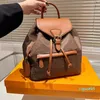 Tasarımcı-Backpack Totes Bag Baskılı Omuz Çantası Kadın Çanta Çantası Kabartmalı Mektuplar Fermuar Donanım Moda Ayarlanabilir Kayış Flap Cep