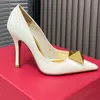 2023 SURES Buty wysokie obcasy Sandały Sandały Kobiety Wedding Pumps Buty Kobiet Designer Letni Projektowanie palców Czarne Bowtie Fashion Canvas Party z Box -k384